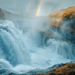 Spectaculaire chute d'eau en Islande